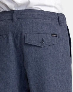 RVCA Shorts / Hybrids><noscript><img width=