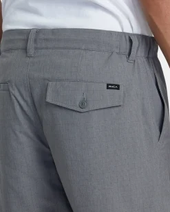 RVCA Shorts / Hybrids><noscript><img width=