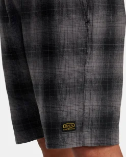 RVCA Shorts / Hybrids><noscript><img width=