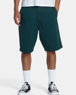 RVCA Shorts / Hybrids><noscript><img width=