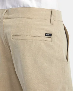 RVCA Shorts / Hybrids><noscript><img width=