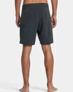RVCA 18"-19" Outseam>BENJAMIN JEANJEAN SKULL BOARDSHORTS 18''