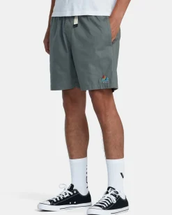 RVCA Shorts / Hybrids><noscript><img width=