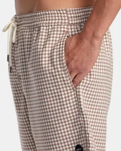 RVCA Shorts / Hybrids><noscript><img width=