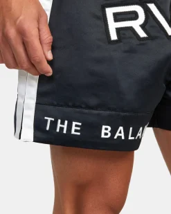 RVCA Shorts / Hybrids><noscript><img width=