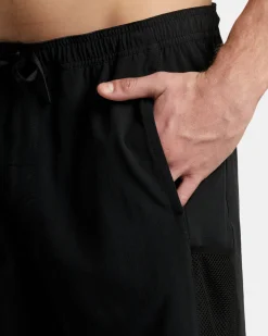 RVCA Shorts / Hybrids><noscript><img width=