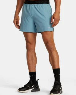 RVCA Shorts / Hybrids><noscript><img width=